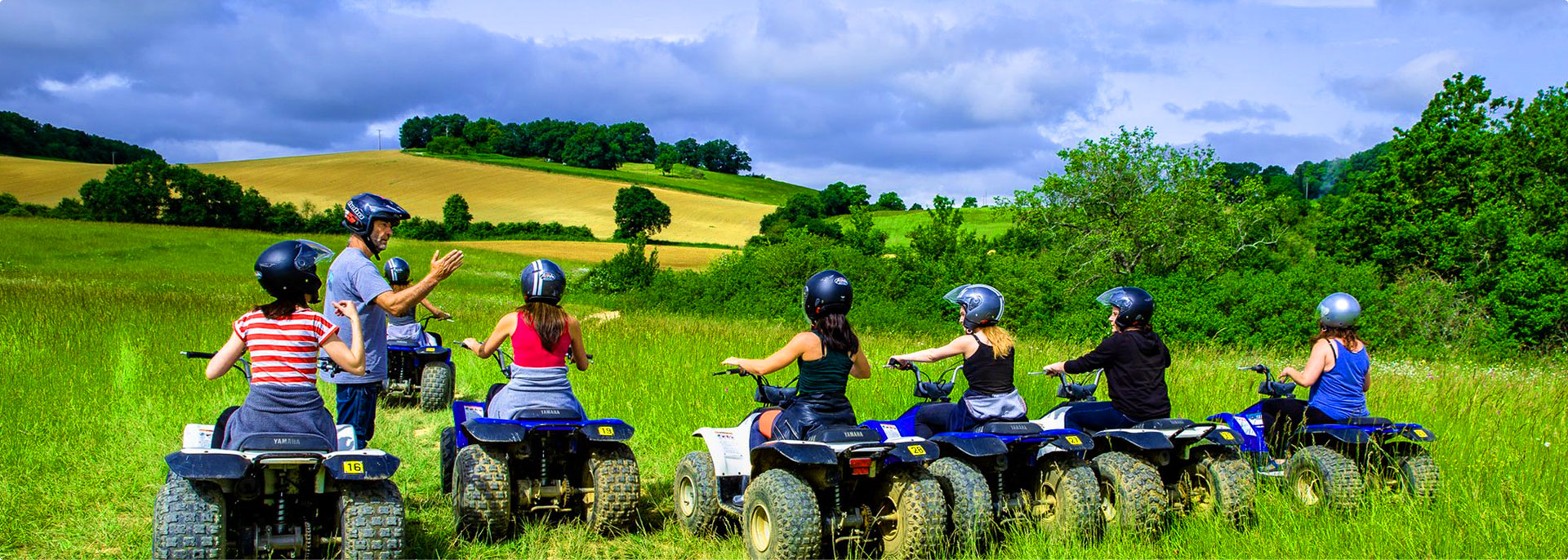 Quad Concept - Groupe de filles en quad